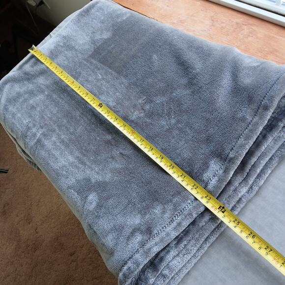 Columbia Super Soft Plush Throw Blanket Boulder dark gray 50 x 60 inches grey - Picture 10 of 13